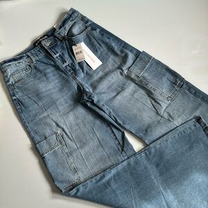 Blue revival Flex Back Cargo Wide Leg jeans. Women’s size 28